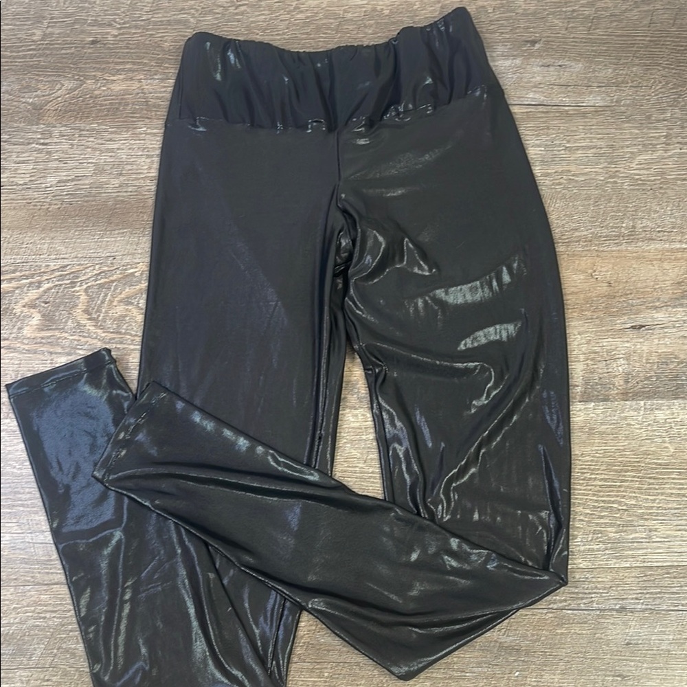 ‘Kup My Kakez’ Shiny Scrunch Butt Leggings